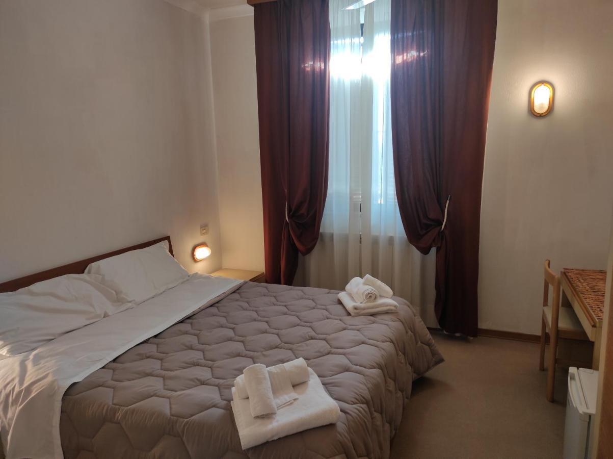 Hotel Centrale Chiusi Ruang foto