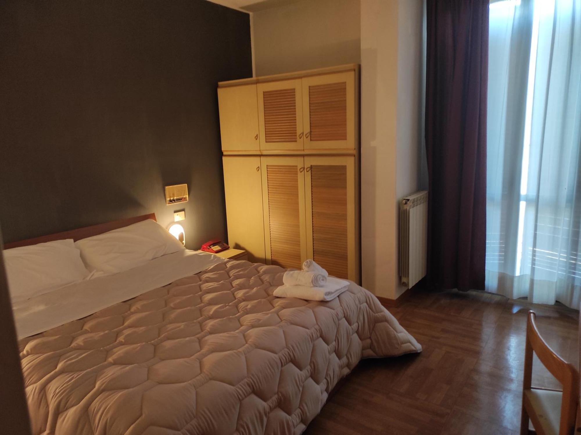 Hotel Centrale Chiusi Ruang foto