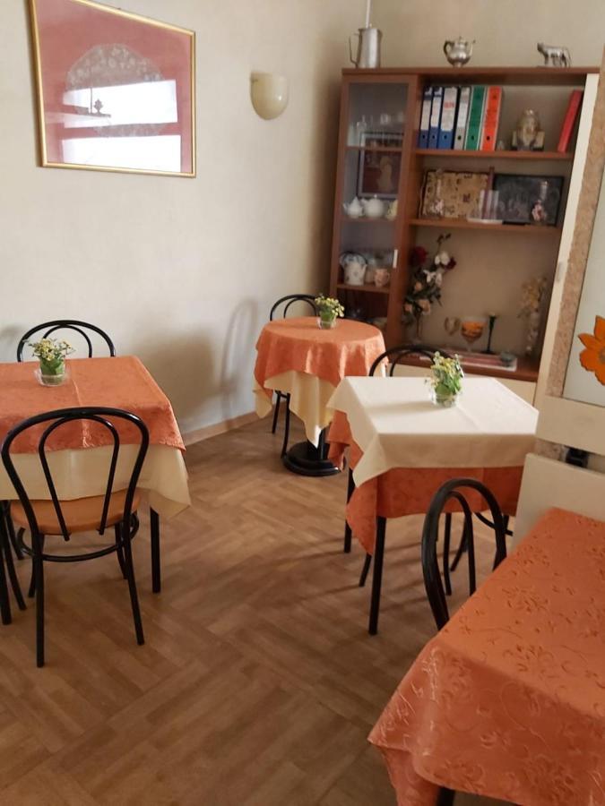 Hotel Centrale Chiusi Bagian luar foto