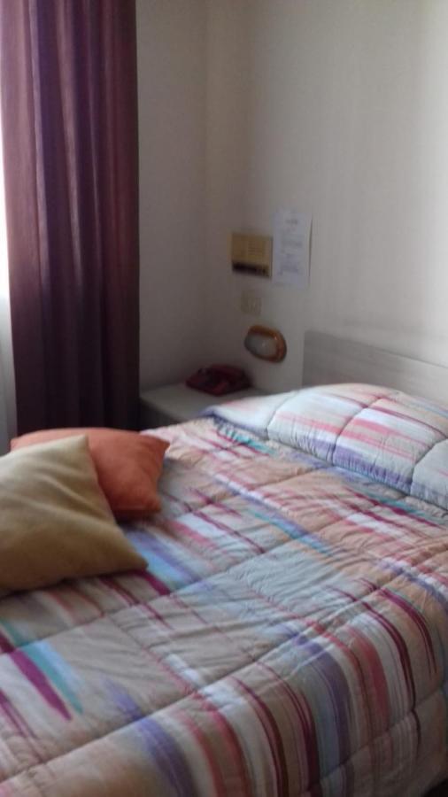 Hotel Centrale Chiusi Bagian luar foto