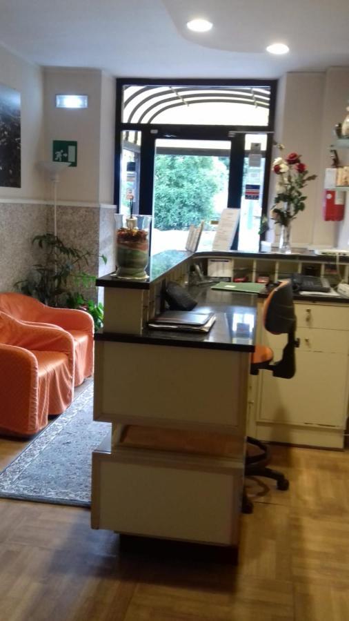 Hotel Centrale Chiusi Bagian luar foto