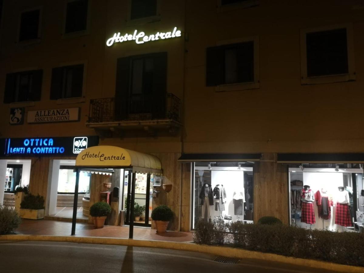 Hotel Centrale Chiusi Bagian luar foto